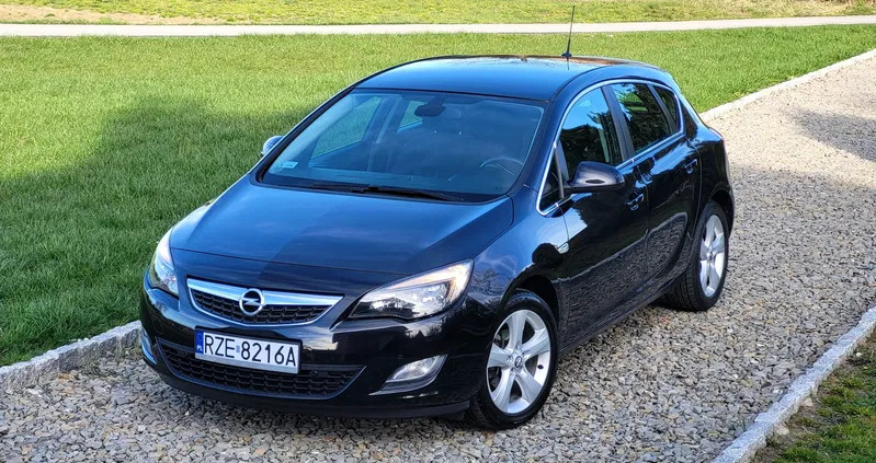 podkarpackie Opel Astra cena 27900 przebieg: 158500, rok produkcji 2010 z Kowalewo Pomorskie